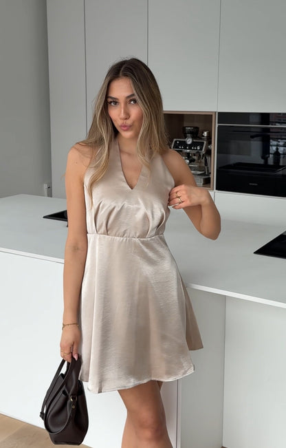 Vestido Mini Satén Halter | Espalda al Aire