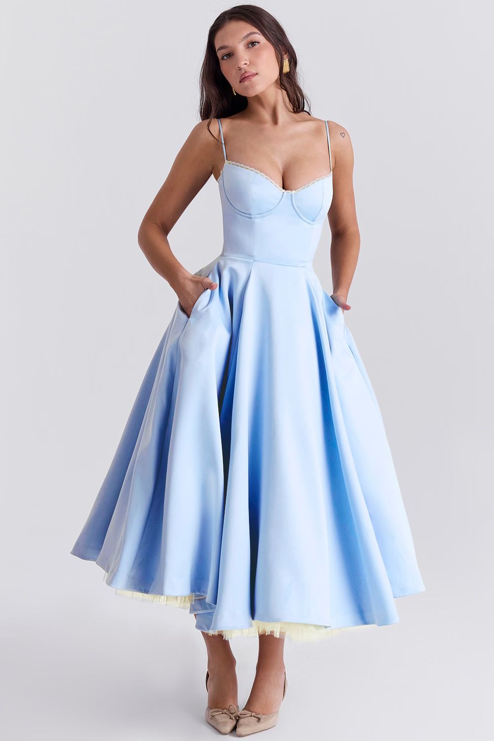 Vestido midi Elsa con falda de tul y tirantes ajustables